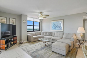 Penthouse Paradise with Amazing Views 2BD, 2BA